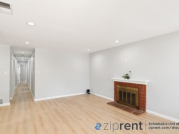 4th image of 3315 Desertwood Ln