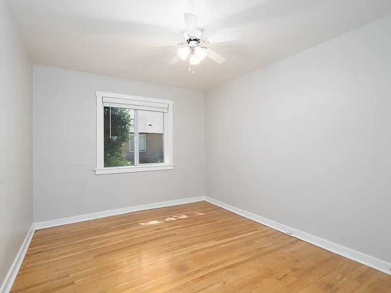 Columbia Court Apartments — Photo 17