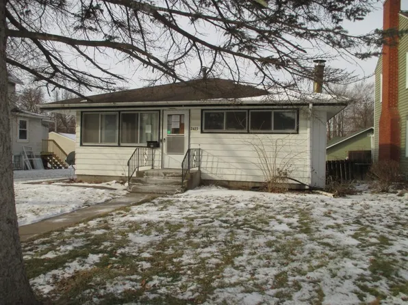 2423 32nd St, Moline, IL 61265