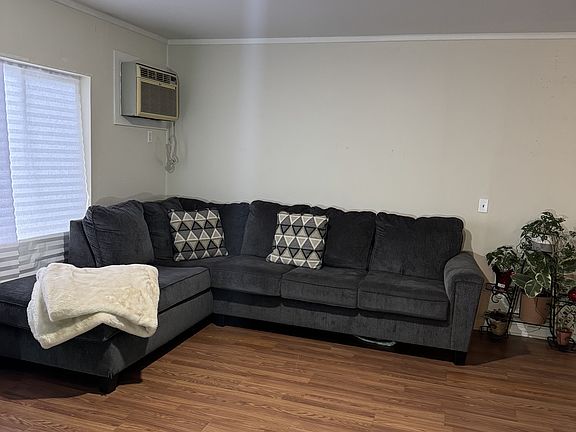 4th image of 215 Casey Ave