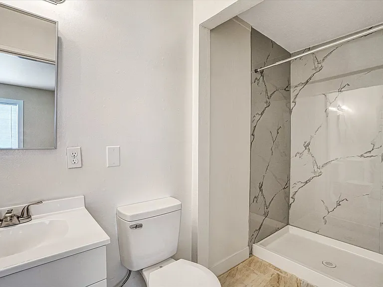 452 Wilshire Ave — Photo 25