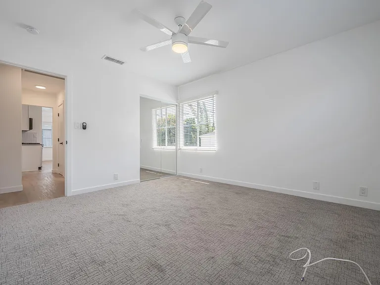3201 S Barrington Ave #F — Photo 10