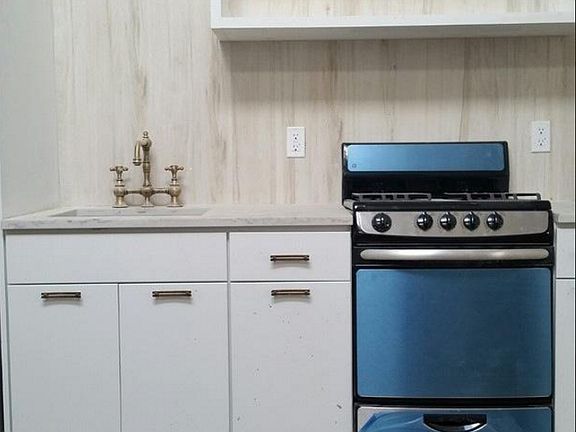 3rd image of 299 Stockholm St