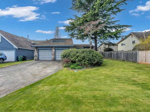 7651 Willowfield Dr, Richmond, BC V7C 4S8