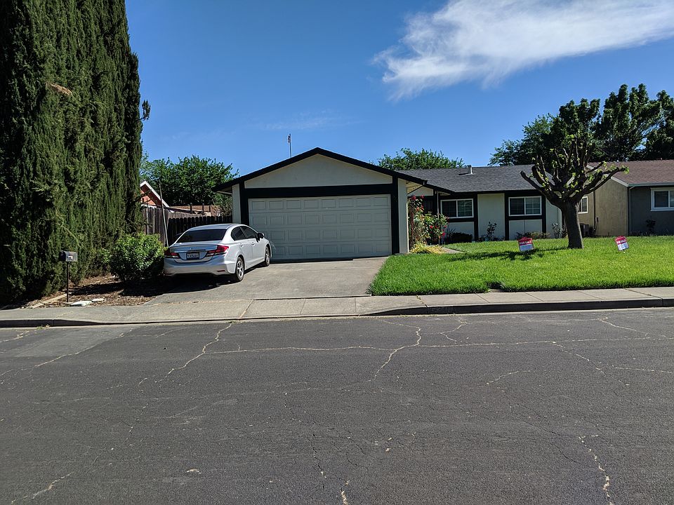 1st image of 520 Greenwood Dr