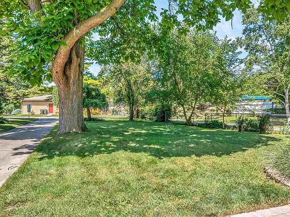5th image of 27018 Koerber St