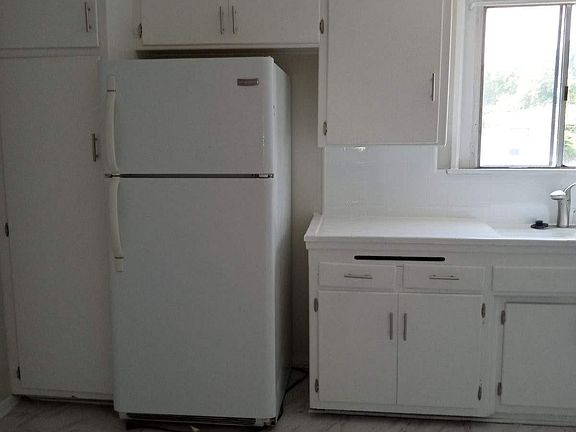 3rd image of 10617 Oxnard St #Ask