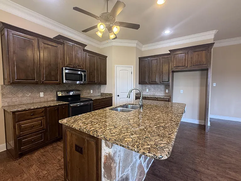 9804 Houston Dr — Photo 12