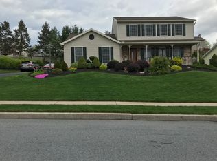 888 Sunnyhill Ln, Harrisburg, PA