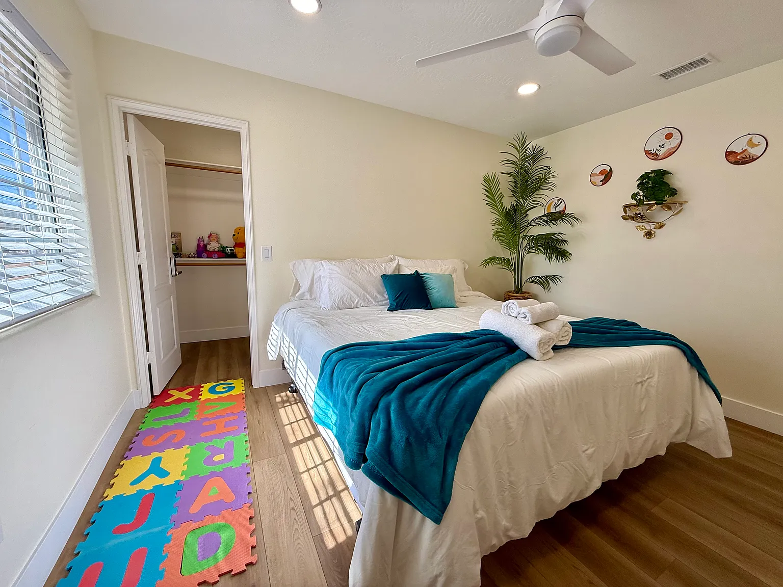 3 bed, 1416 sqft, $4,200 — Photo 3