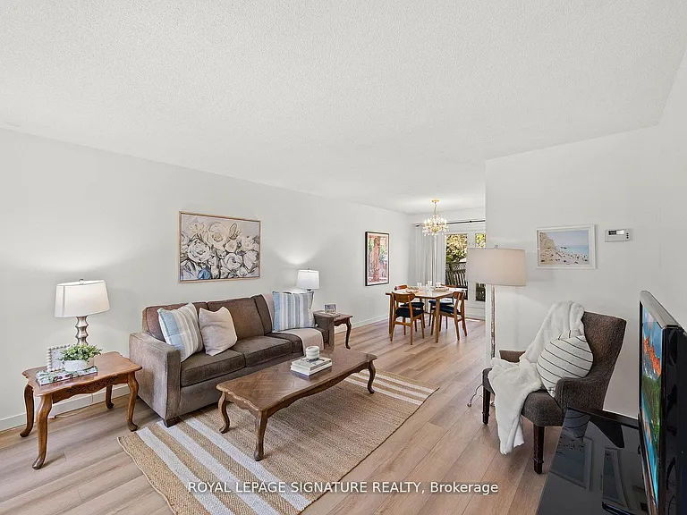 22 Madsen Cres — Photo 5