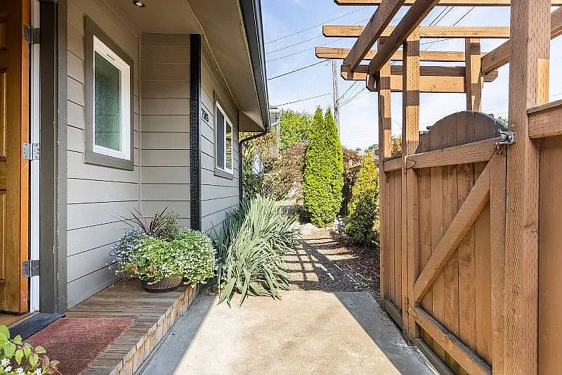 2 bed, 950 sqft, $3,000 — Photo 2