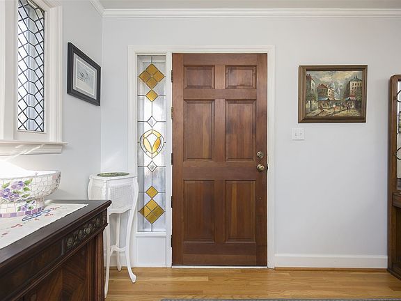 5th image of 10023 Camille Dr SE