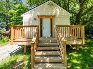 122 W Rutgers Ave, Pontiac, MI 48340