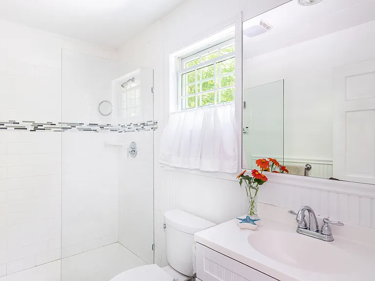 27 Edwards Ave — Photo 12