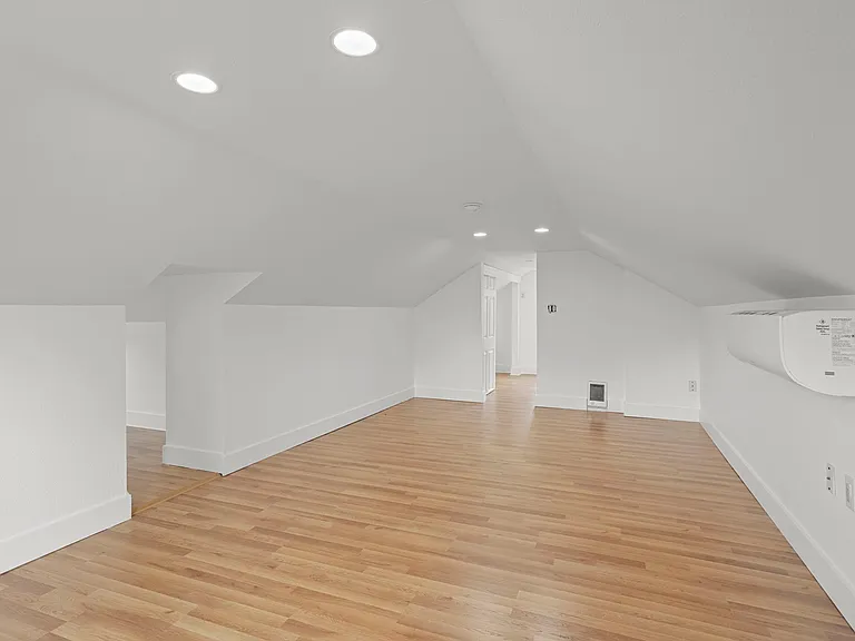 1346 NW Couch St — Photo 9