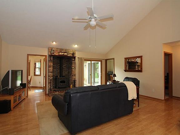 3rd image of 699 Walden Way