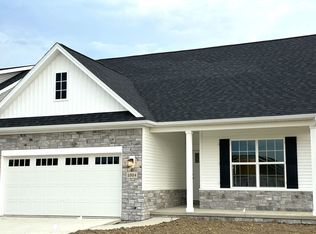 1004 Pine Ridge Dr, Perrysburg, OH 43551