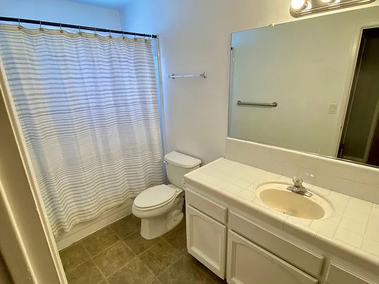 3073 Fowler Ave — Photo 10