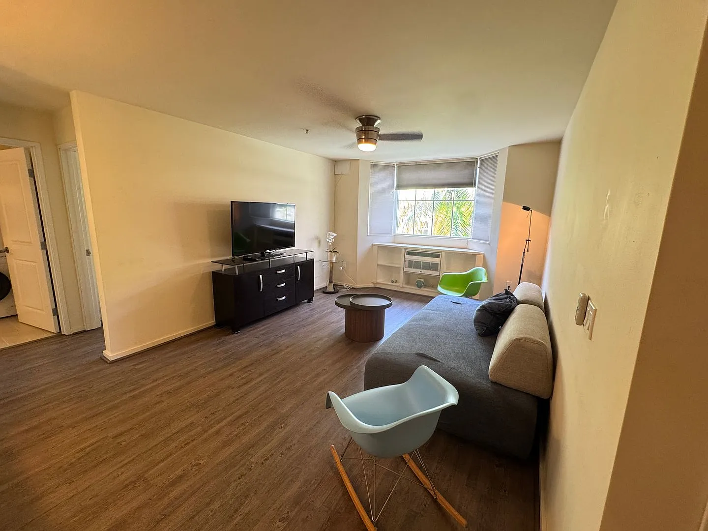 Fully-Furnished 2 Bedroom, 2 Bathroom, 1 Parking at The Cove in Waikiki ! — Photo 3