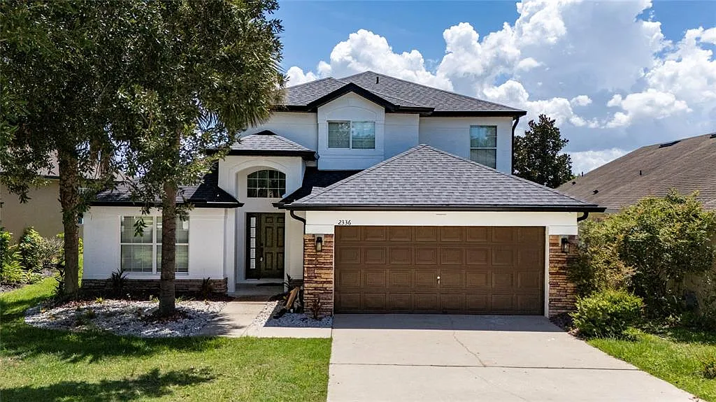 4 bed, 2.5 bath, 2260 sqft, $3,000 — Photo 1