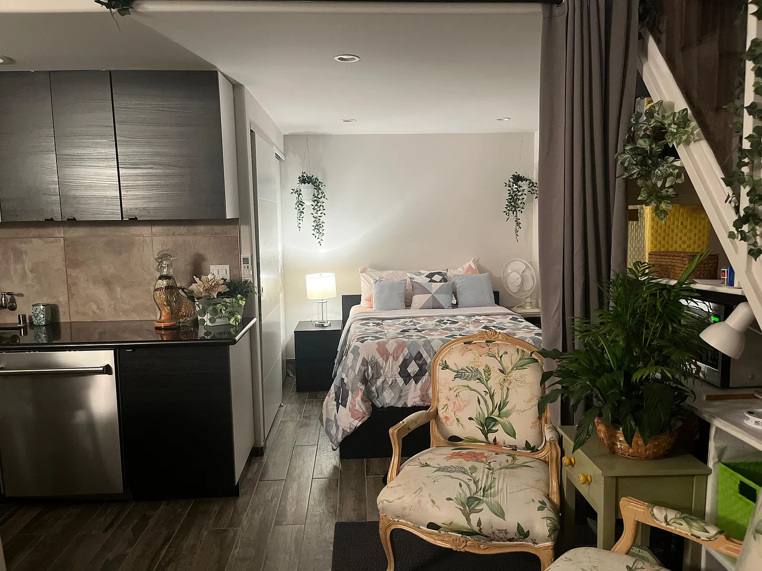 2 bed, 270 sqft, $3,600 — Photo 3
