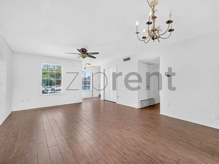 2207 Montclair Dr — Photo 6