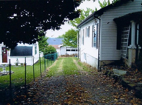 3rd image of 530 Cantrill St