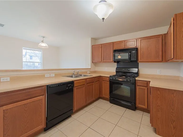 7409 Elk Pass Dr — Photo 5