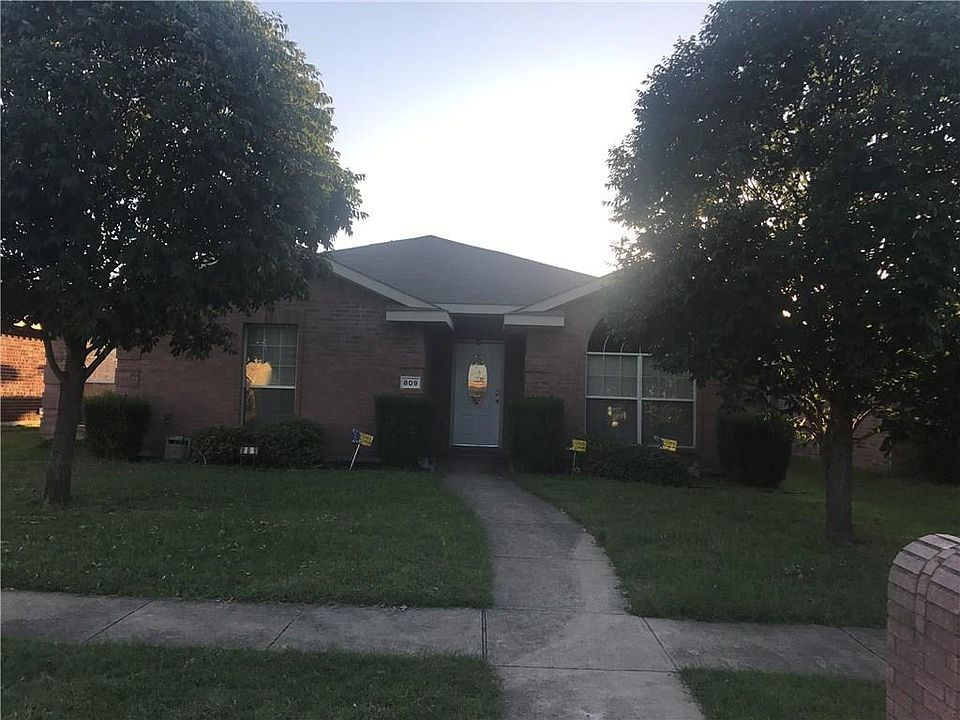 1st image of 809 Clear Creek Dr