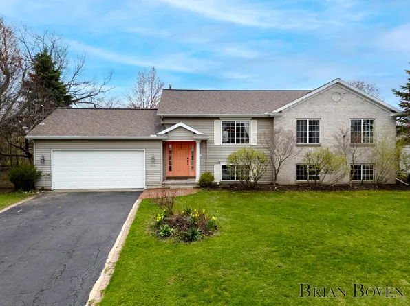 7631 Hessler Dr NE, Rockford, MI 49341
