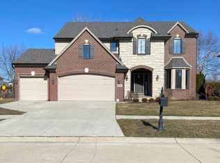 21967 Goldenwillow Dr, Macomb, MI 48044