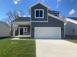5200 155th St, Urbandale, IA 50323