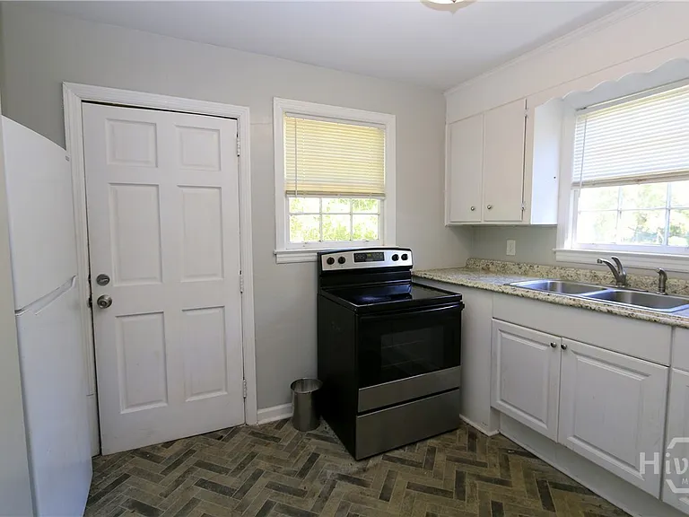2309 Lorraine Dr — Photo 12