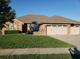 863 E Stone Crest Dr, Nixa, MO 65714