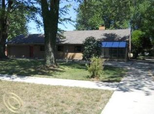 21001 Martin Rd, Saint Clair Shores, MI 48081