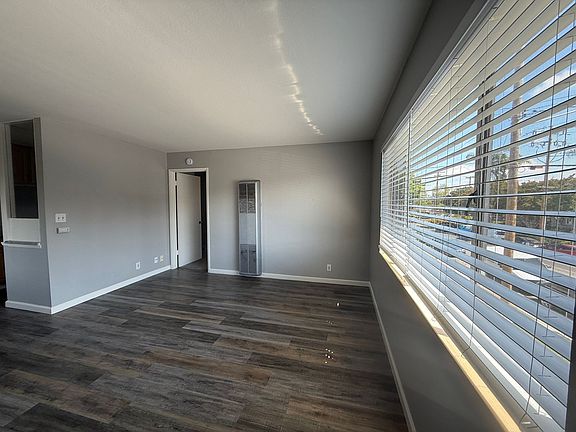 3rd image of 1622 Pomeroy Ave #1622