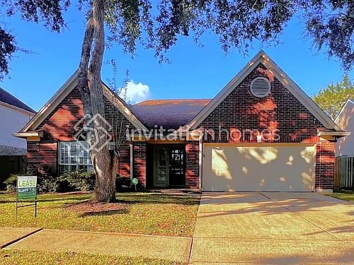2110 Castle Dr Photo 1