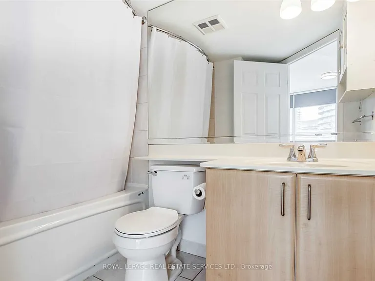 550 Queens Quay W #709 — Photo 21
