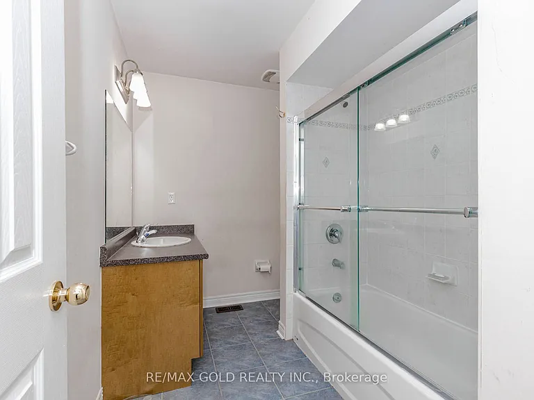 93 Footbridge Cres #UPPER LEVEL ONLY — Photo 21