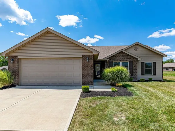 136 Pebble Creek Dr, Eaton, OH 45320