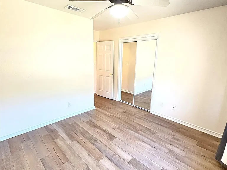 211 Fox Xing — Photo 8