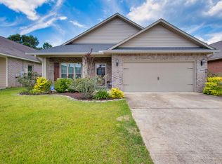 8343 New Orleans Ct, Navarre, FL 32566