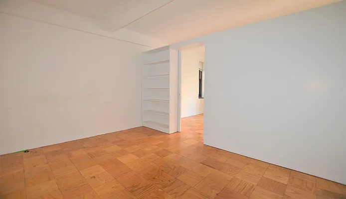 Rented by Manhattan Realty Group | media 2