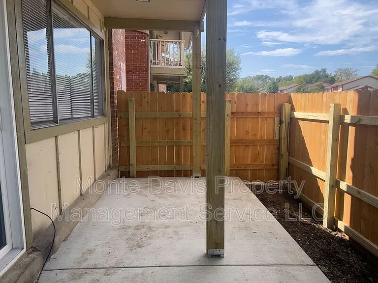 8907 Parkfield Dr #101 — Photo 19