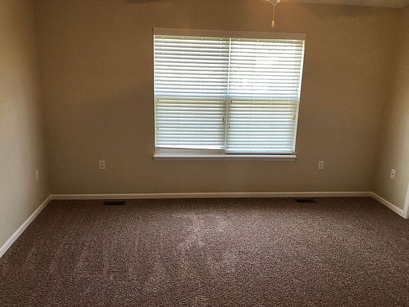 5th image of 585 Birch Hill Dr Unit 7