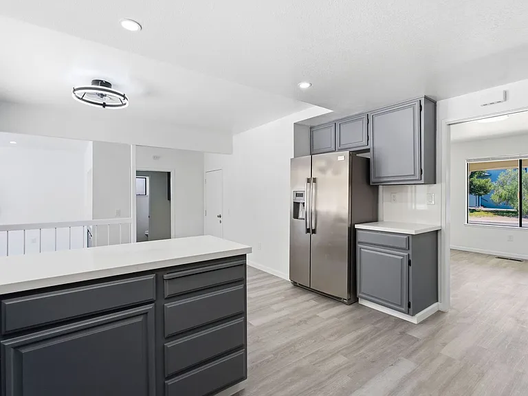 800 Locust Dr — Photo 14