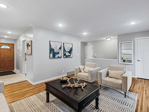 2nd image of 722 Navajo Ln