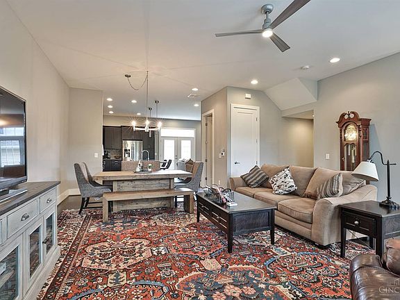 5th image of 9261 Leland Ct