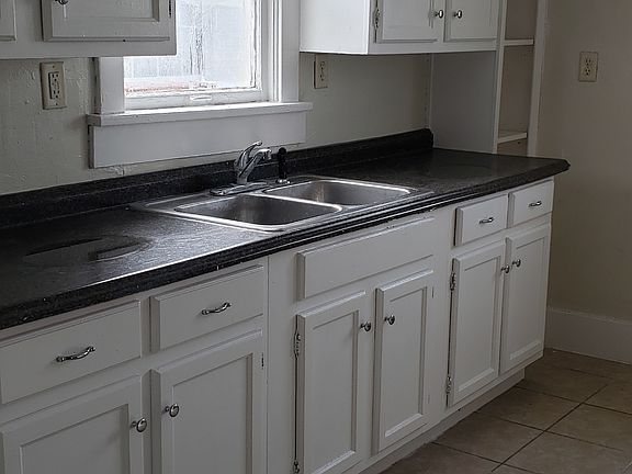 5th image of 307 W Washington St